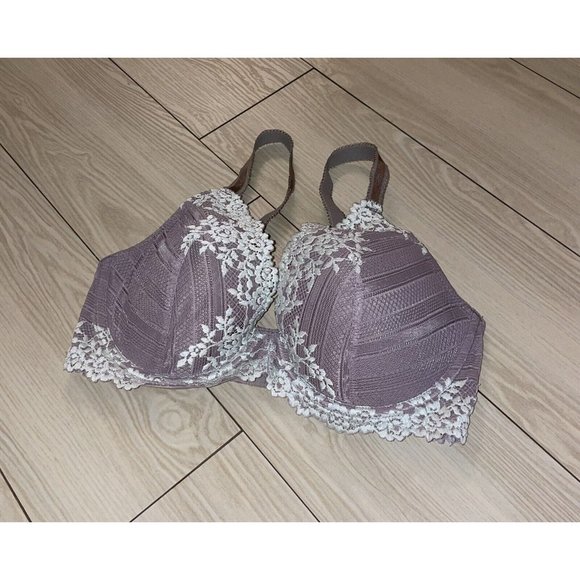 Wacoal Other - Wacoal 853291 Embrace Lace Contour Bra Lined Underwire Floral Womens 32DD Gray